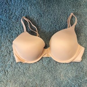 Never worn Victoria’s Secret bra